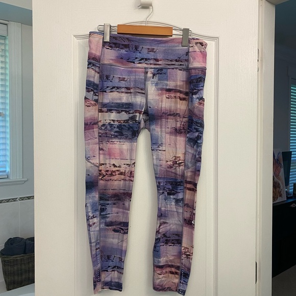 Lululemon Fast and Free - Picture 6 of 9